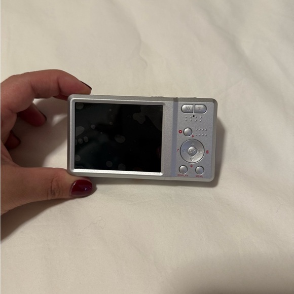 NEW Lola Digital Camera — Compact Retro-Inspired with Film-Like Charm - Picture 7 of 7